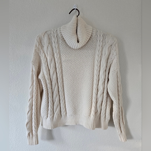 Madewell Cable Knitted Turtleneck Sweater in Antique Cream Color size Medium - Picture 4 of 15